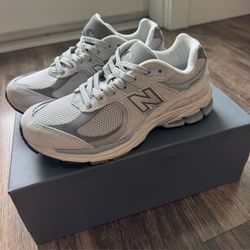 New Balance 2002R Grey, Women size 6.5, Men size 5