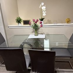 Four Chair Dinning Table