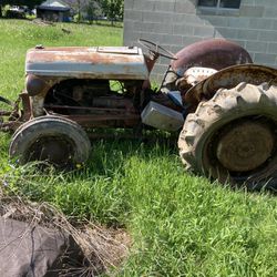 Old Tractor   Good For Yard Air  