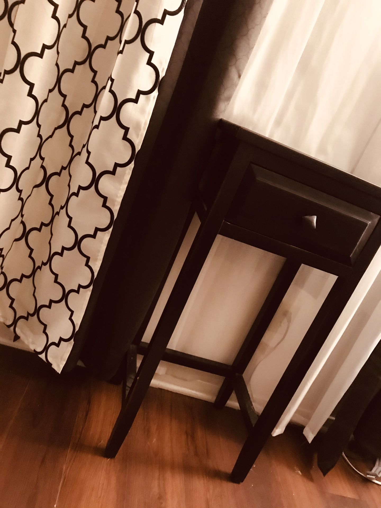 Side table/entry table