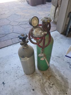 Carbon dioxide bottles and regulator