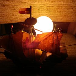 VINTAGE UNIQUE SMALL SHIP LAMP.