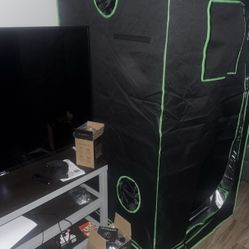 vivo sun and green hut tent ( never used ) 