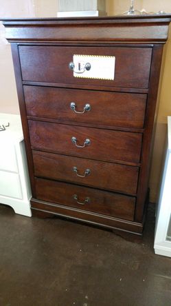 Chest of drawer