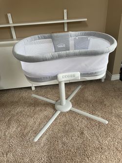 Newborn Baby bassinet HALO BassiNest Swivel Sleeper Luxe Series bed bedding