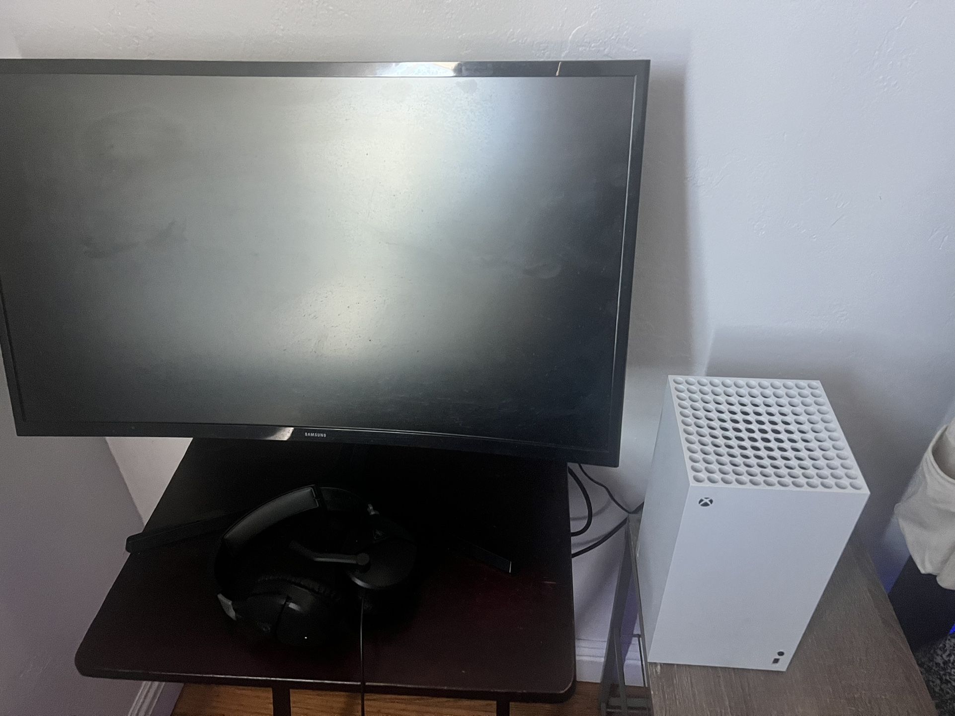 Samsung Gaming curved Monitor Like New