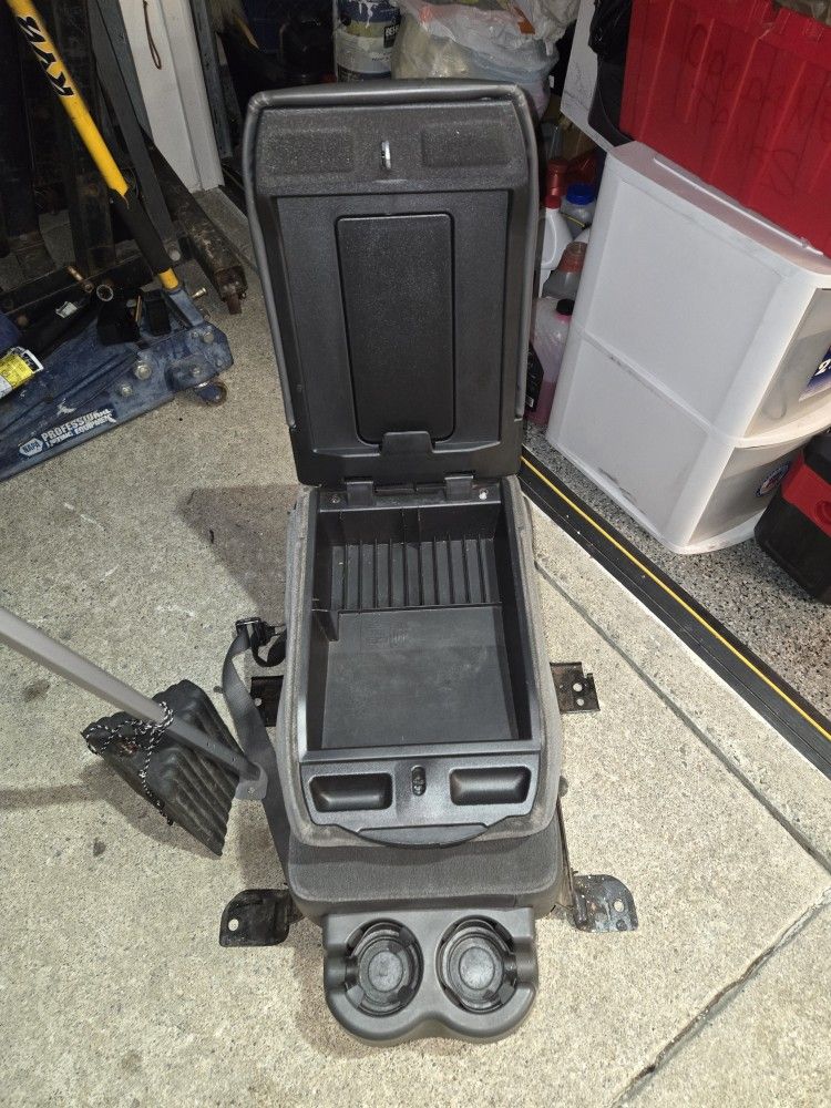 2002-2006 Chevy/GM Silverado 2500HD Center Folding Seat