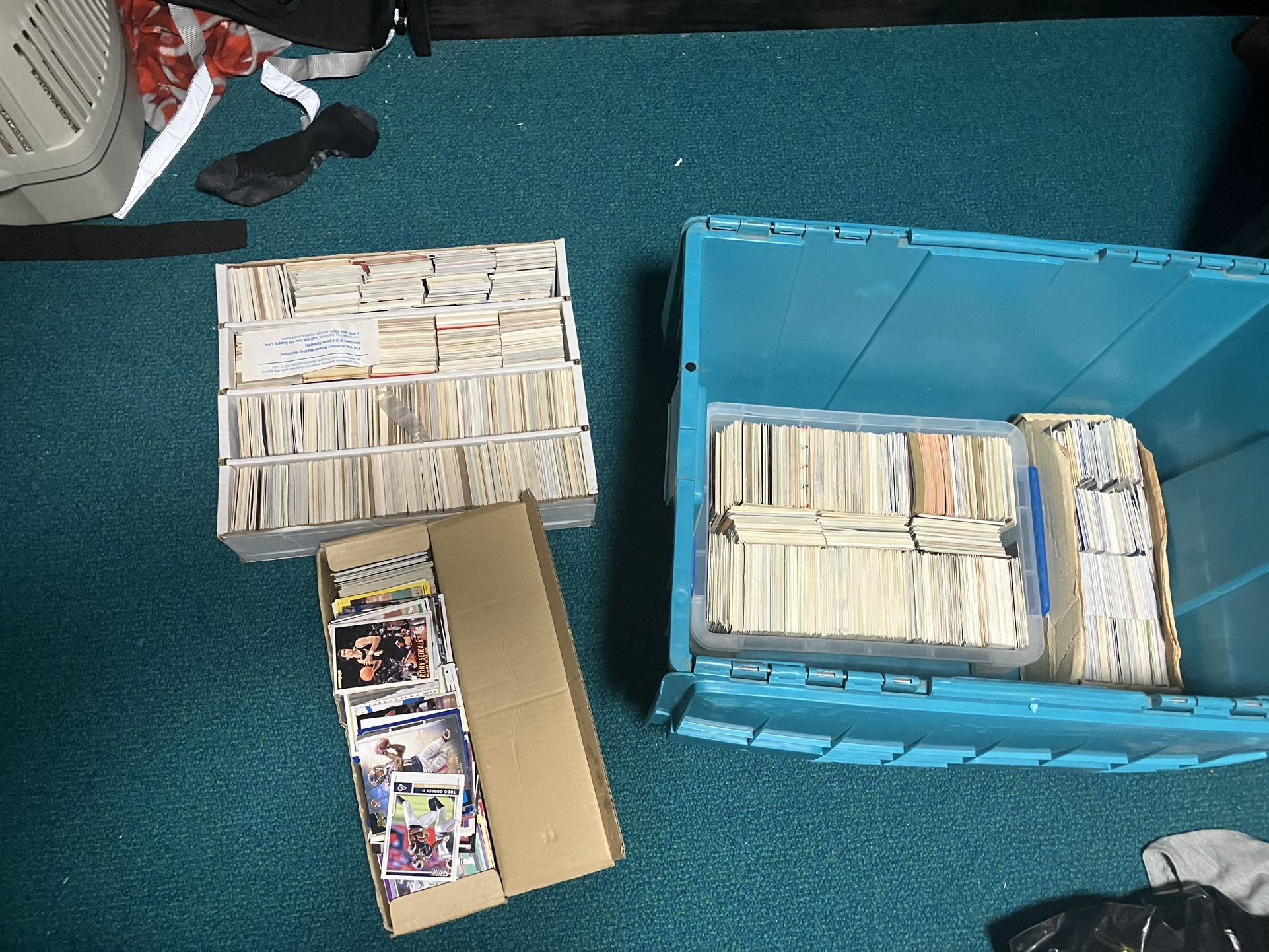 Thousands Of Old Sports Cards