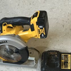 Dewalt 20V Circular Saw With Battery And Charger 