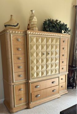 Entertainment center