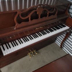 MUST SELL TODAY! PEARL RIVER UPRIGHT PIANO! FREE DELIVERY!