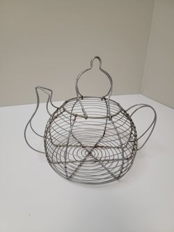 Vintage Metal Wire Farmhouse Chicken Egg Basket W/ Handles