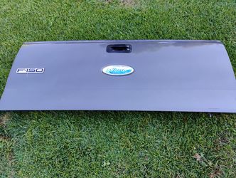 O4-08 F150 Grey Tail Gate. No Dents.