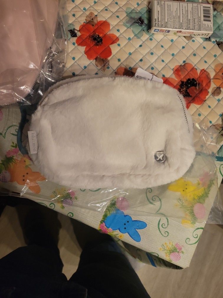 LULULEMON PLUSH FLEECE BELT BAG 