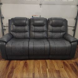 Double Reclining Power Sofa With USB Ports.