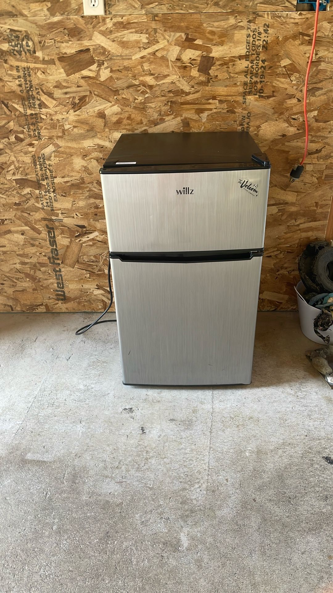 Mini fridge