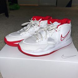 Nike Kyrie Irving Basketball Shoes