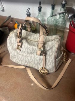 Michael Kors Signature Logo  Handbag