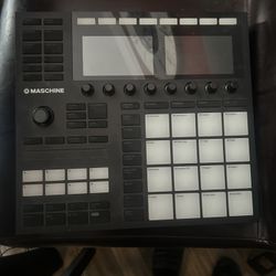 Native Instruments Maschine MK3 Production and Performance System ( Beat Pad )