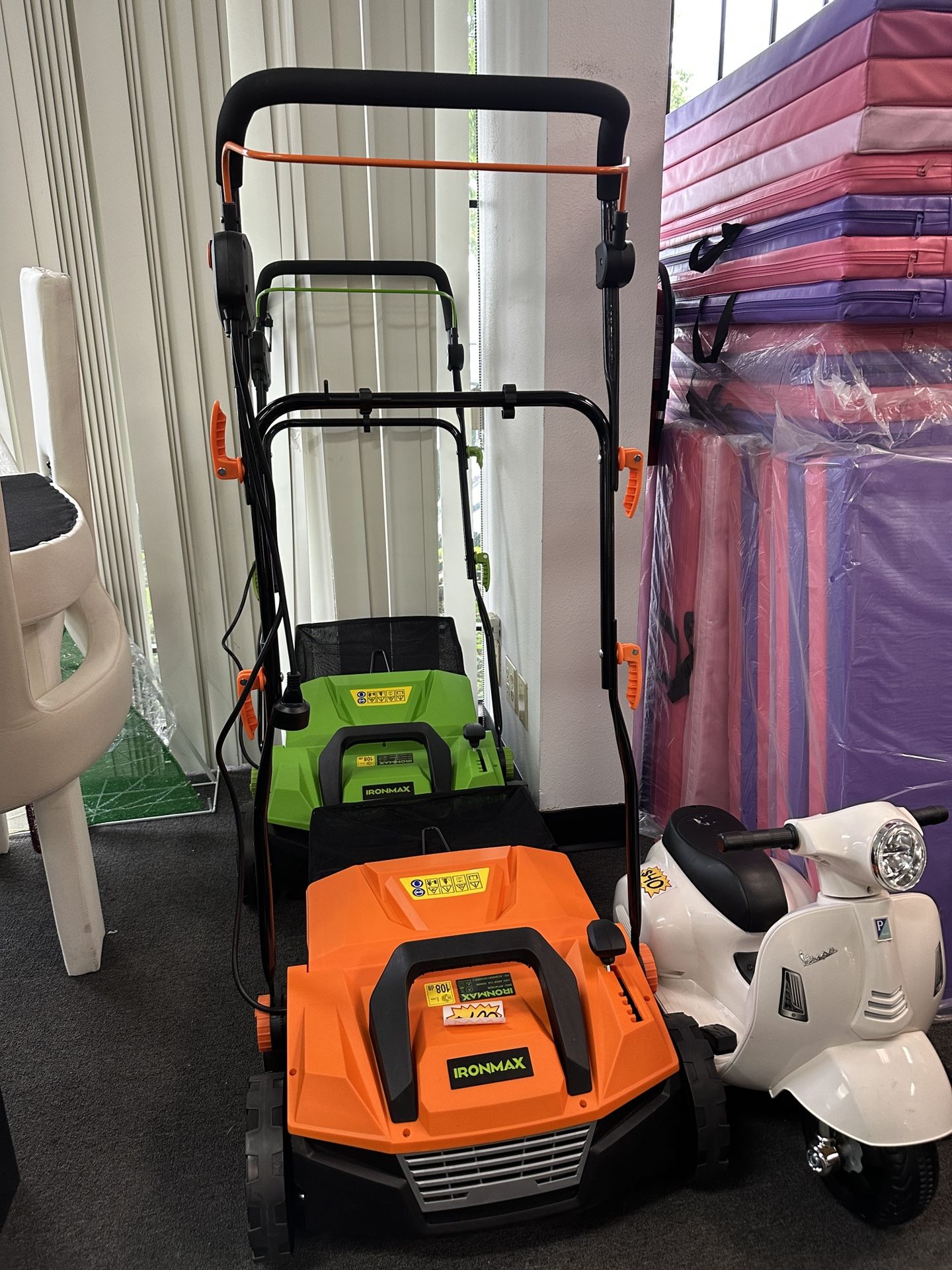 New IronMax 12Amp Corded Scarifier 13" Electric Lawn Dethatcher with 40L/11-Gal Collection Bag