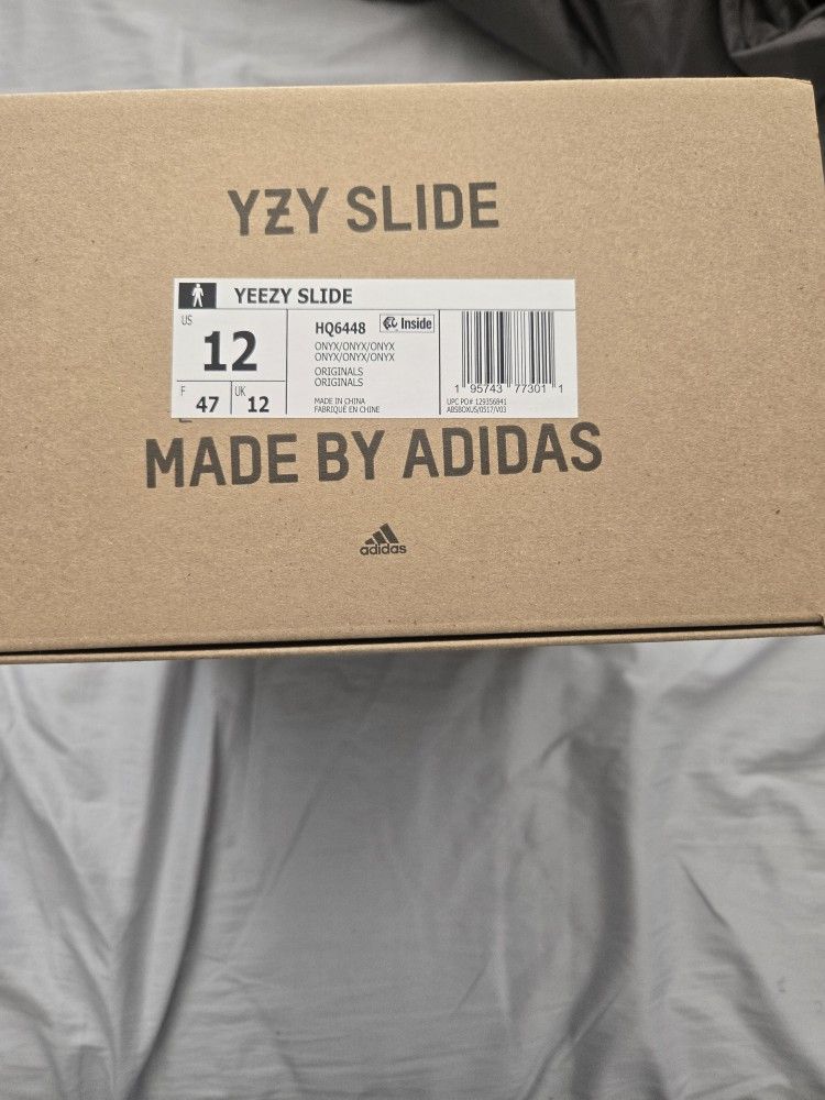 Yeezy Slide Onyx Color