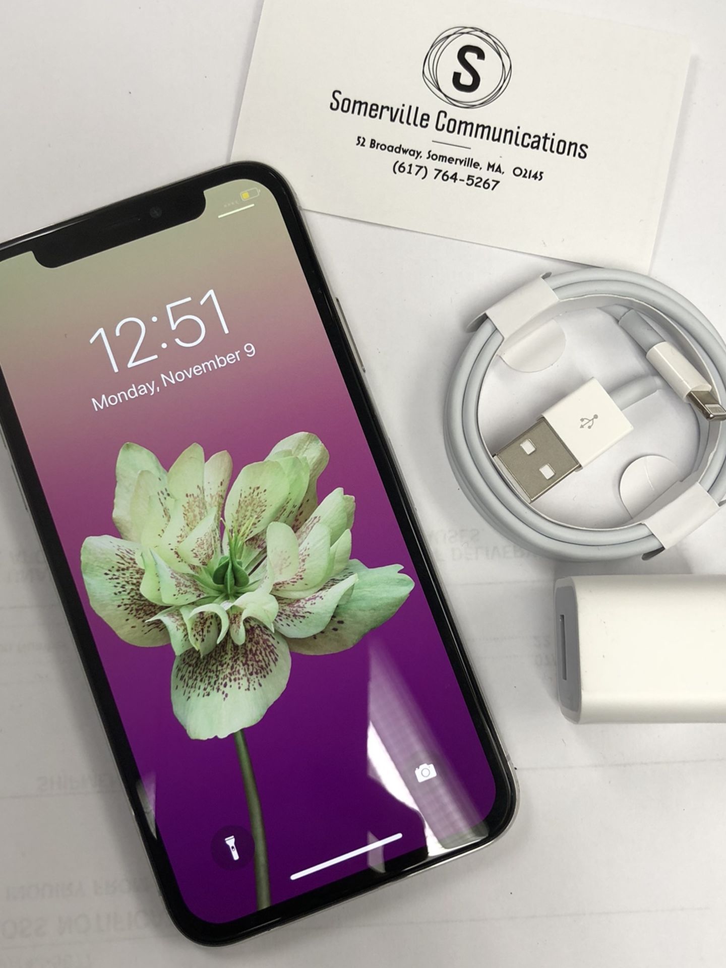 Factory unlocked iPhone x 64 gb, excellent conditions store warranty