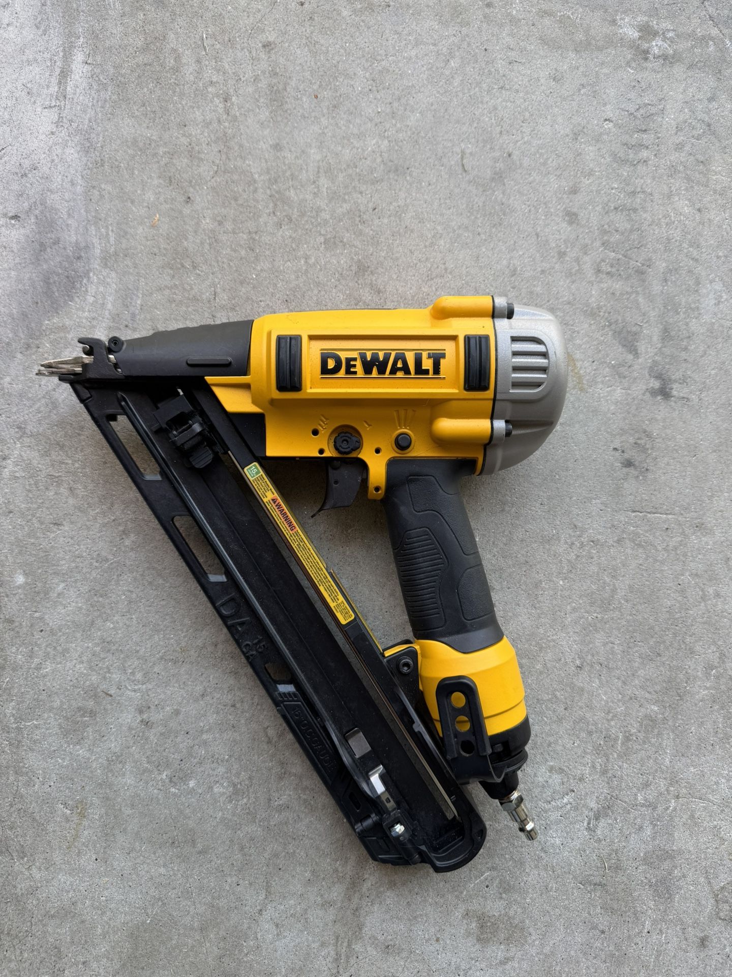 Dewalt 15ga Nail Gun