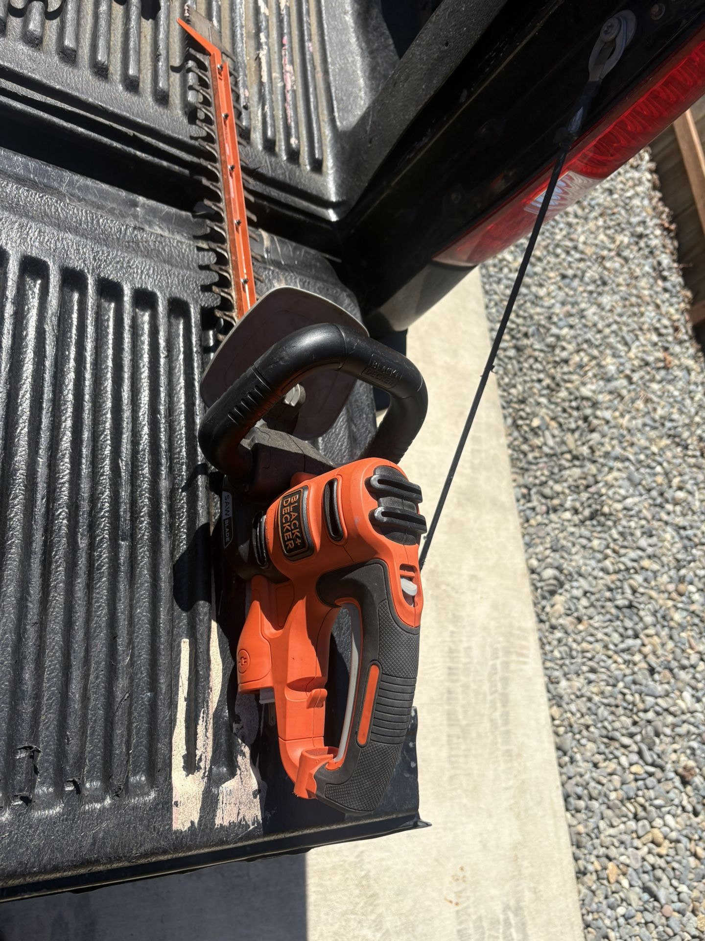 Black & Decker corded electric hedge trimmer