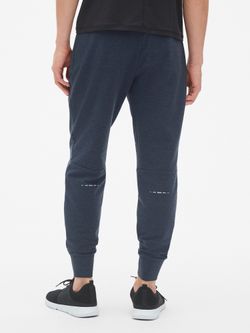 GapFit All Elements Fleece Joggers Size small