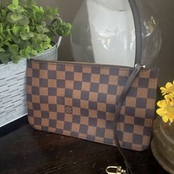 Brown pochette/wristlet 