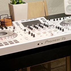 Pioneer DJ XDJ-XZ-W (Limited Edition White) – Mint Condition – 2022 Model