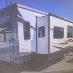 2022 BIGHORN TRAVLER 39MB  5/wheel 
