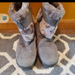 GUESS GRAY FUR LINED BOOTS