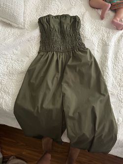Green sleeveless jumpsuit one piece