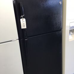 GE 15 Cu Ft Top And Bottom Fridge. 1 year Warranty 