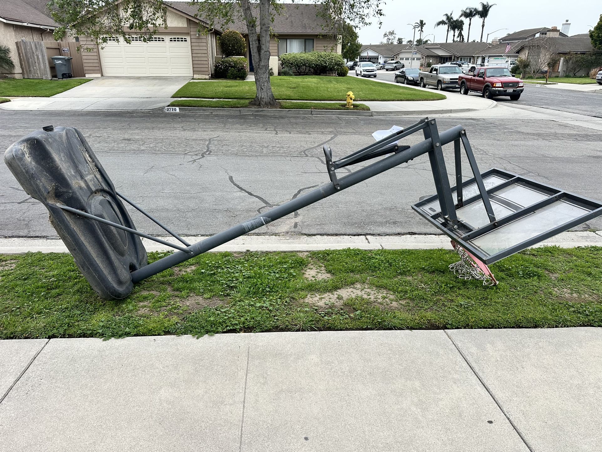 Basketball hoop