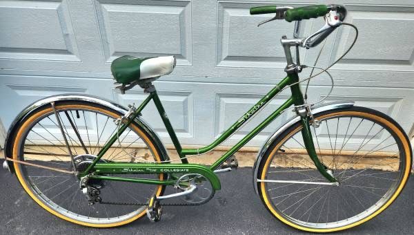 1968 Schwinn Deluxe Collegiate Comfort 5 Speed Bike