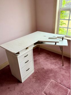 Desk sawing table