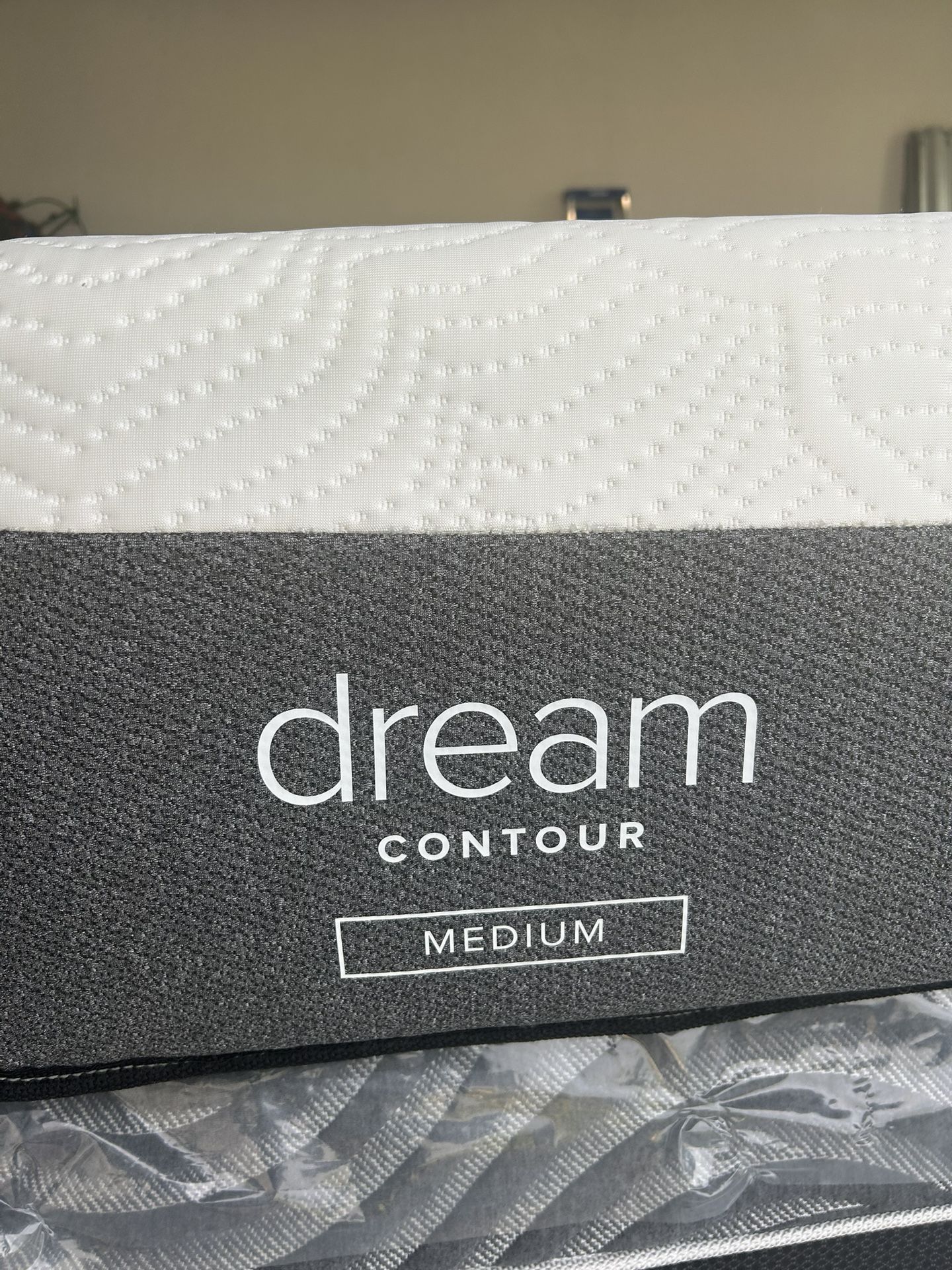 Queen Dream Contour as like new as it gets I can deliver Or come see first   Retail $1,789 Your Price $575