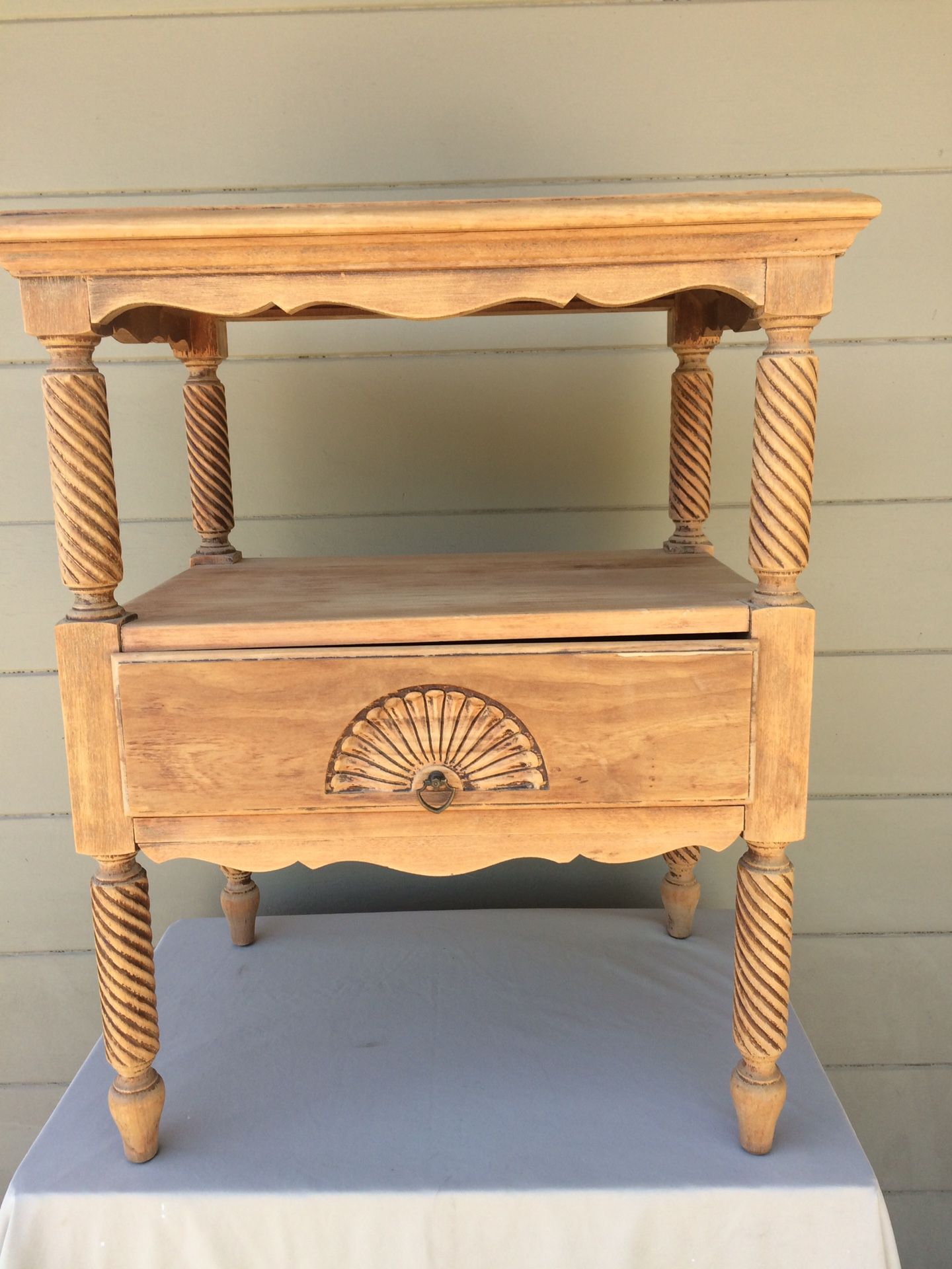 NIGHT STAND / END TABLE. MID CENTURY. Solid Maple Wood. 1 Drawer. 22x16x28h. Excellent Condition. Pick up in Escondido. $28.00