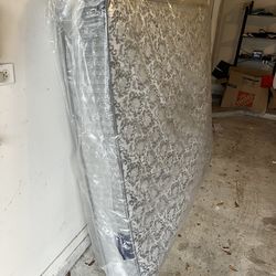 Queen bed mattress