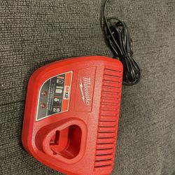 Milwaukee M12 Charger 
