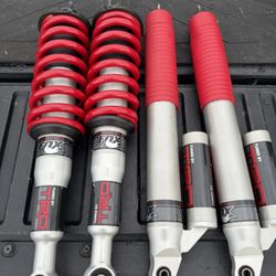 Tacoma PRO Fox Suspension/Struts: SR5, Off-Road, Sport & Limited