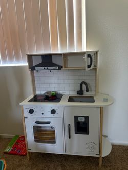 Toddler kitchen with noise