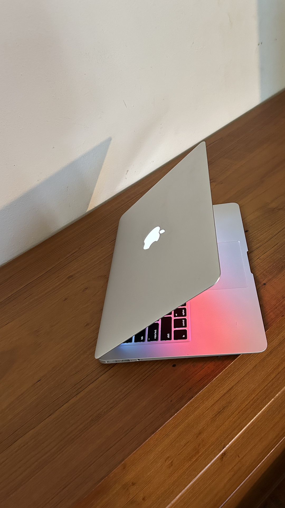 Apple MacBook Air 13” I5/8GB/256GB SSD $180