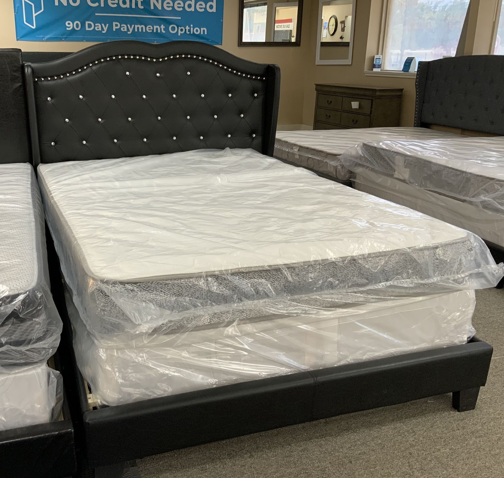 Queen Size Bed With Mattress Set 🔶🔸