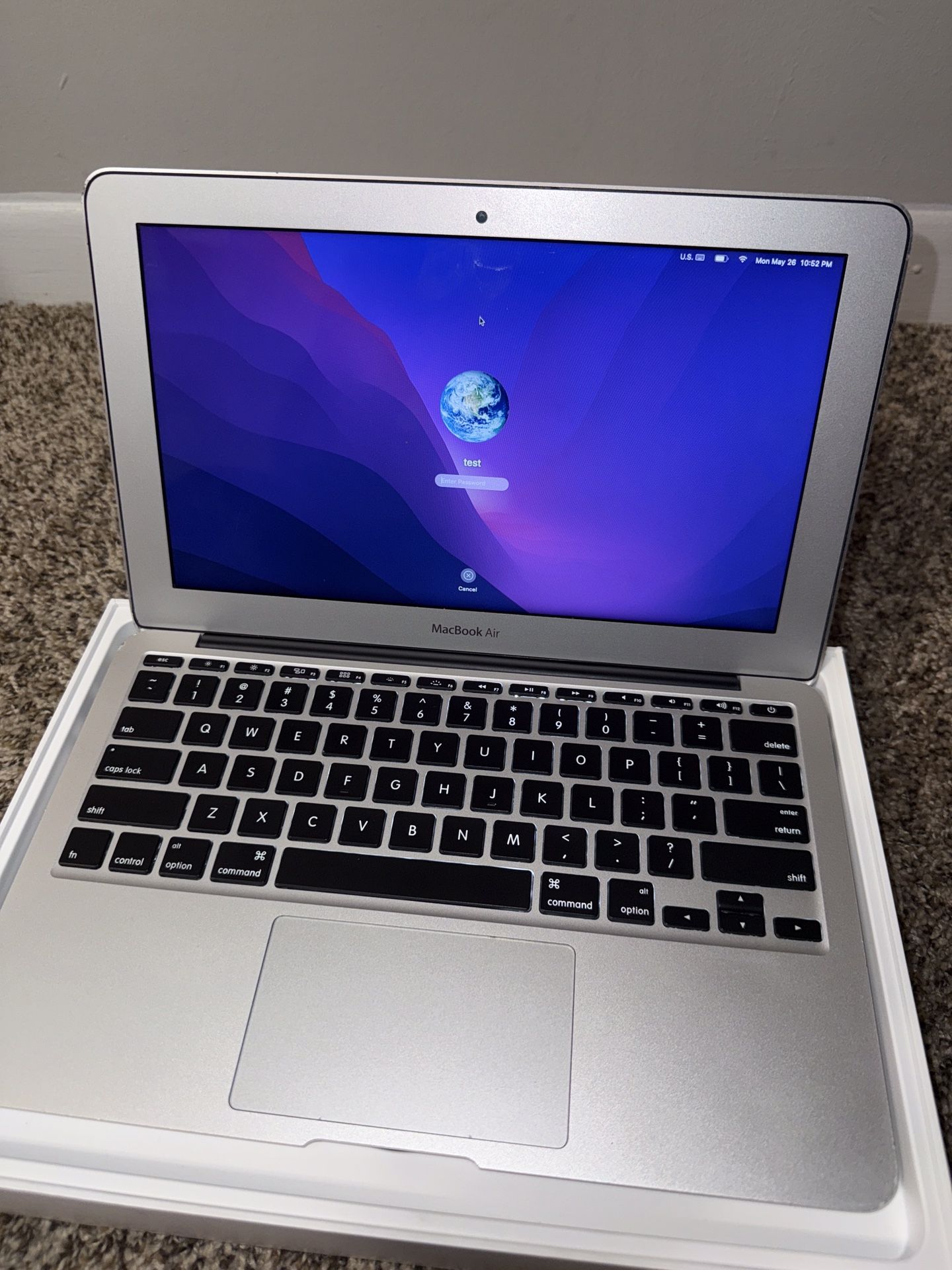 Apple MacBook Air Monterey