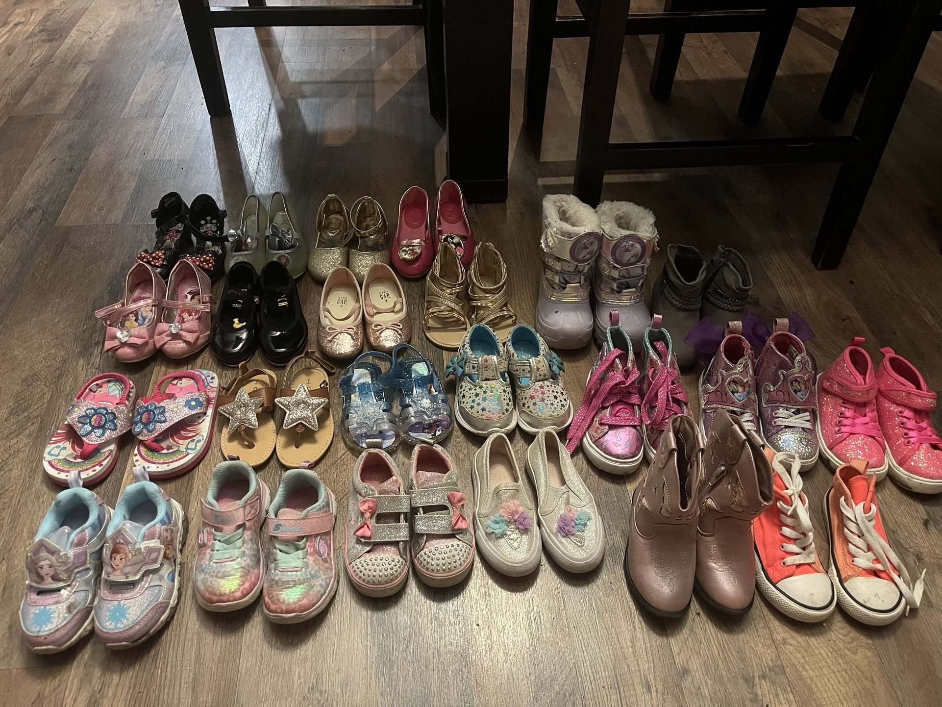 23 Pairs Size 7c Price Takes All