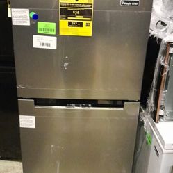 MAGIC CHEF HMDRST 10.1 cu. ft. Top Freezer Refrigerator