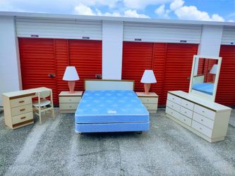 🚨 Queen bedroom set 🚨